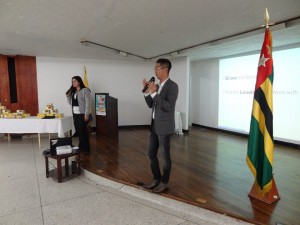 DXN Colombia En Capacitación Con Un Gran Líder (1)